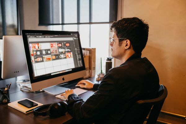 Découvrez l'univers créatif d'une graphiste à lyon