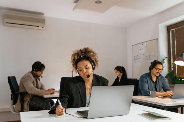 Externaliser le service client : les avantages avec burotic