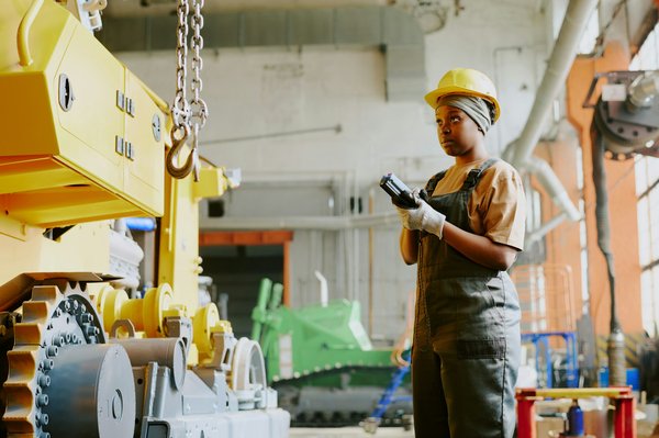 Les dernières innovations en équipements de levage et de manutention : comment elles transforment les industries ?